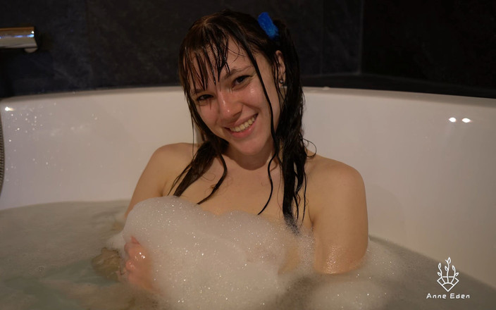 Anne Eden: 발정난 보지 침투 휴가!