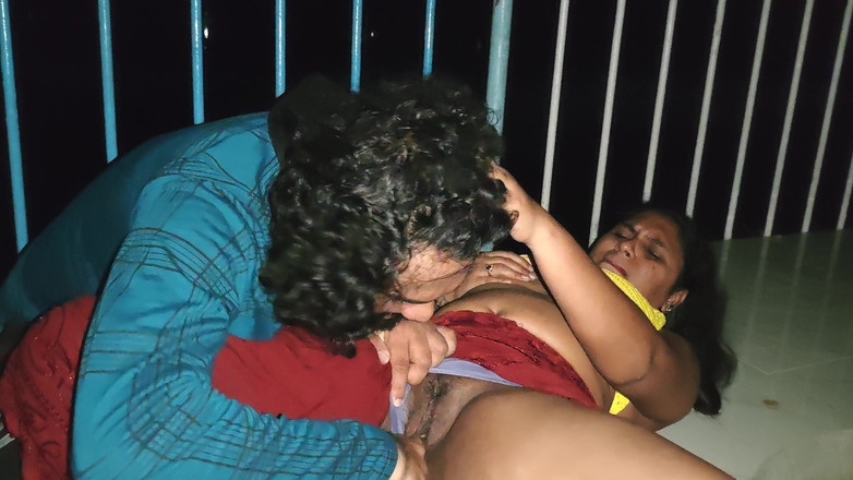 Vaigavarun45: Seks na świeżym powietrzu w pobliżu rzeki w nocy, Mallu Para...