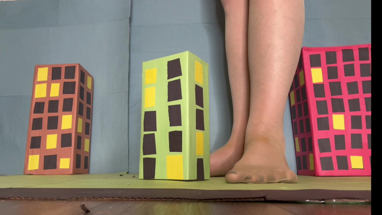 Peppermint Giantess: Mayors Giantess asistanı şehri parçalıyor