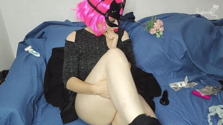 BigBoobCat: Moja Maska Cipki Czyni Mnie Tak Niegrzecznym! Dotykam Się Teraz
