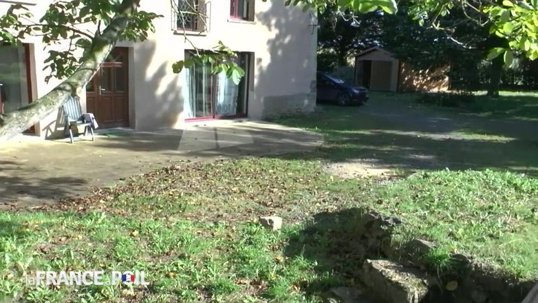 Papy Viewer: ティーンの尻軽女が屋外で尻を突かれ、射精される