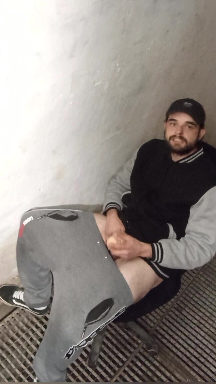 jerkofflover: cumshot di tempat di mana saya pergi untuk masturbasi dan...