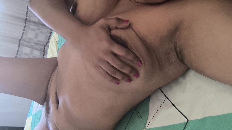 PATY PATY: La tettona latina ha dei sogni bagnati e tocca sensualmente...