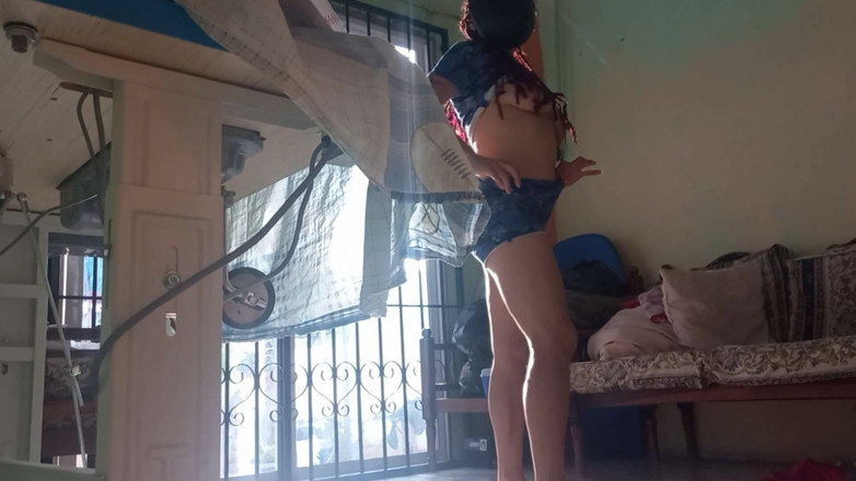 Martin13: Ich gehe sehr langsam zu ihrer wohnung und finde, wie...