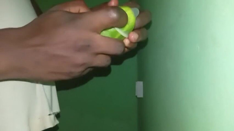 Badman4606: Accarezzo il mio cetriolo bello e lento