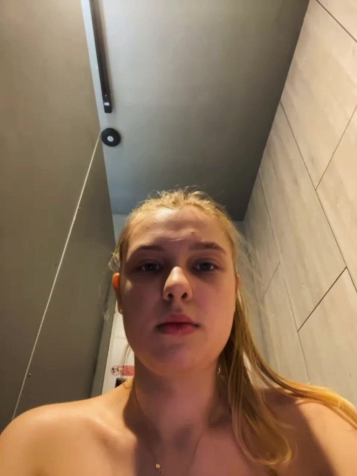 JuiceLussie: Entrenamiento y follando en el gimnasio