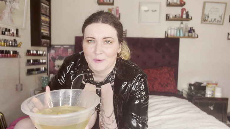 MissFFW: Mlle FFW explose pour pisser