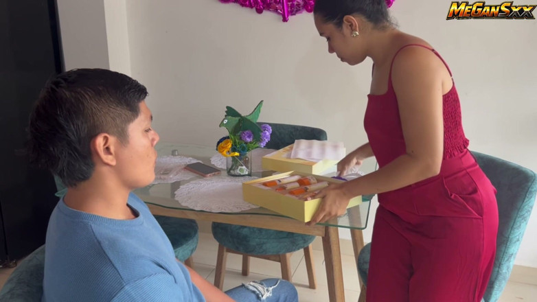 MeGanSxx: Street Vendor Ends up in a Hotel with a Stranger