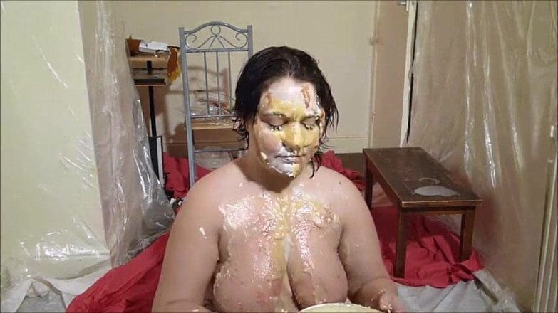 Gunked up girls: Steph the pie babe