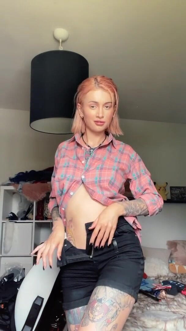 Flame Jade: Teasing and stripping for you