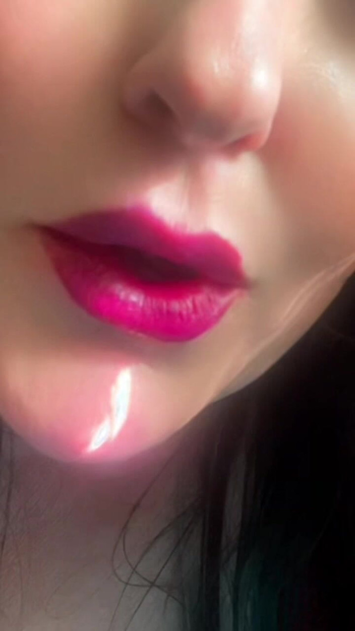 SanDiego8383: Smoking Hot Pink Seductive Lips &amp; Slow Motion Vapor Bliss