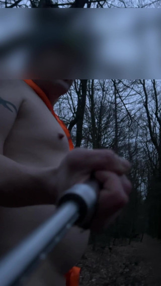 No limit cbt slave: Обнаженная ходит по настоящему лесу