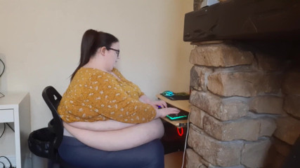 SSBBWLadyBrads: The fattest girl at work - struggles