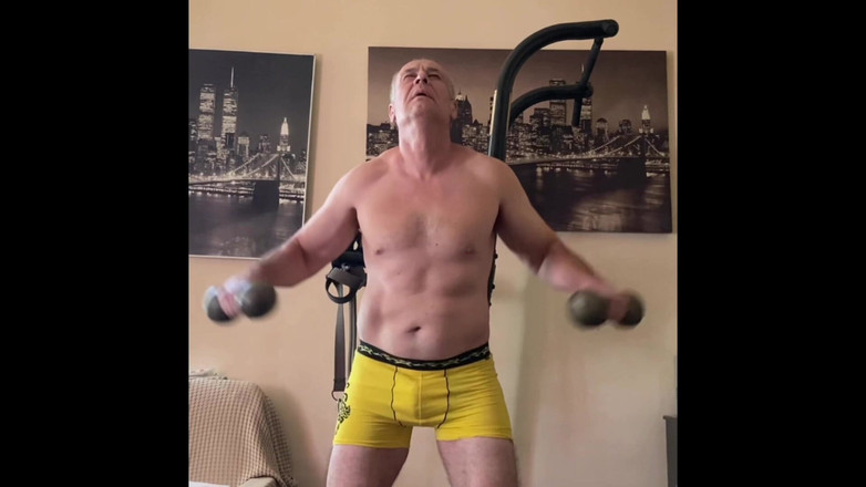 Alex Igogo: Cvičím, než si honí