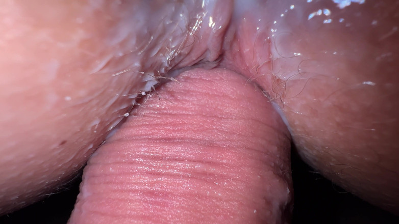 Mia Foster: 在她的丈夫上班之前操青少年室友，特写奶油性爱