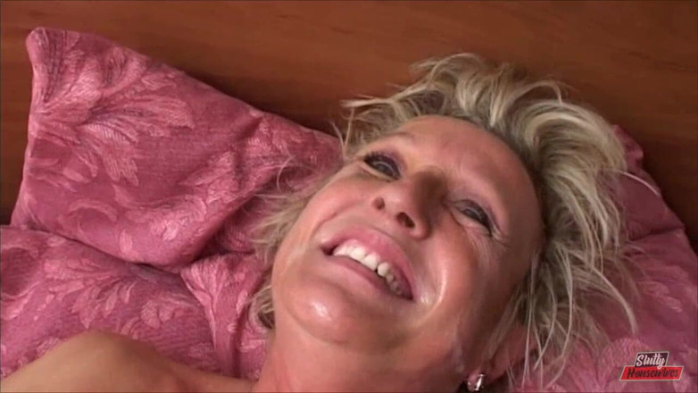 Vere Casalinghe Italia.: Close up action with blonde mature chick