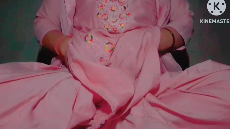 TricolorMusic3: Güzel ateşli pencaplı ateşli seksi kız göğüslerini tutuyor ve ateşli...