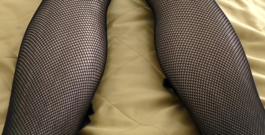 My Boobs: 그녀의 큰 젖탱이와 젖꼭지 보를 가지고 노는 셔츠 아래 ... 섹시한 팬티 스타킹을 입고 엉덩이와 보지를 문지르는