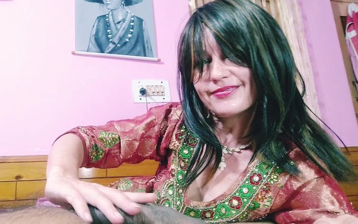 Bolly Karma: Meilleure MILF interraciale agréable.
