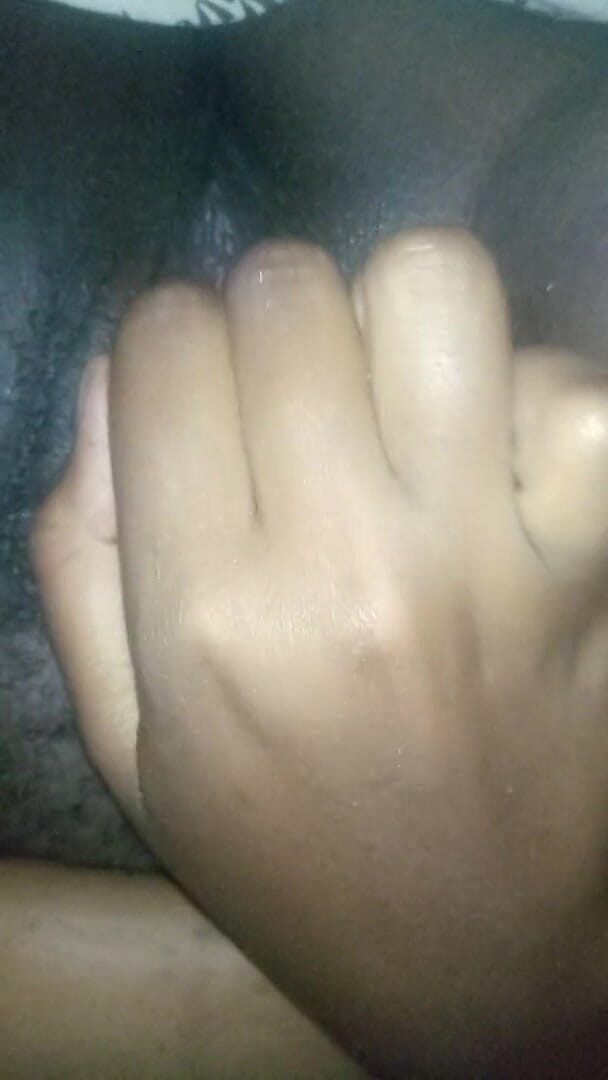 Sexy thando: Playing with my wet pussy