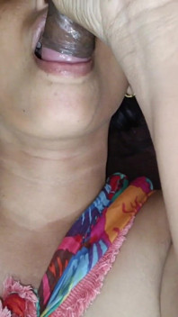 vishv prasiddh kloj-ap land chusaee uske munh ke andar viry nikaalti hai aur viry khaati hai bhaartiy shaukiya hot modal