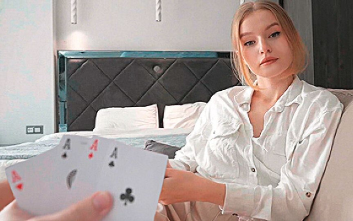 Diana Rider: 義理の妹がカードゲームでマンコを失った