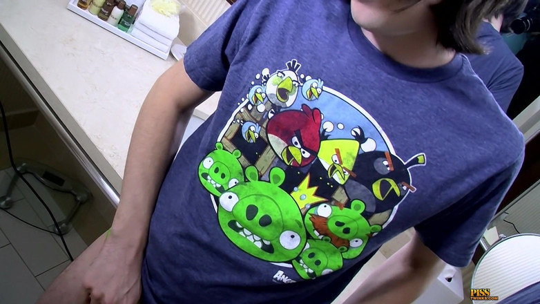 Piss Twinks: Cowok imut yang belum dipotong muncrat &amp; basah kuyup