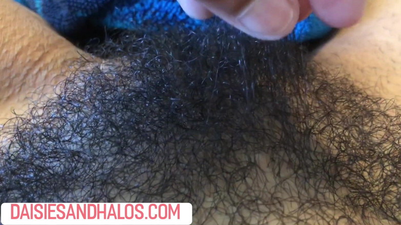 Daisiesandhalos: Should I shave my bush?