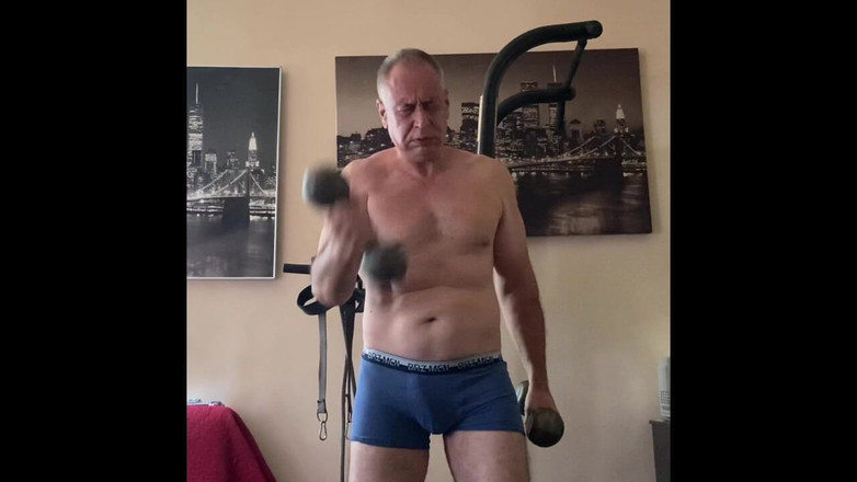 Alex Igogo: Película número 9