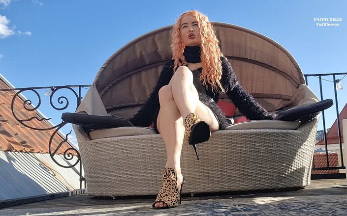 Faith Eros: 用我的白色内裤戏弄建筑工人