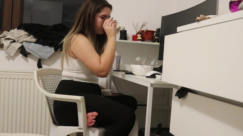 NipsAndStrips: 在我的办公桌前吃饭时