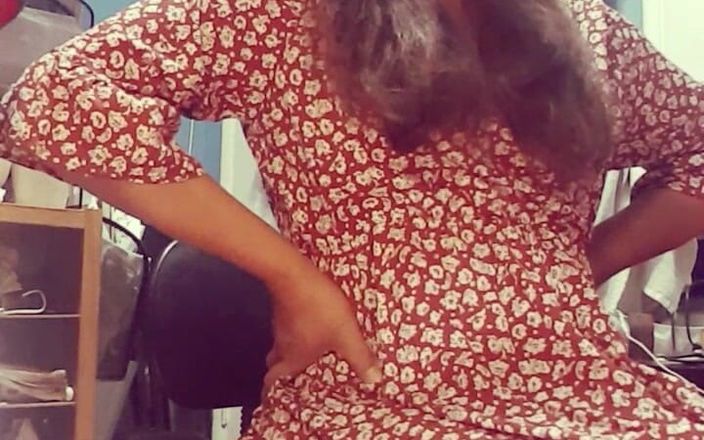 Jhazmeena: Prima arrapata &amp; vera casalinga travestita brama farsi mungere il clitoride