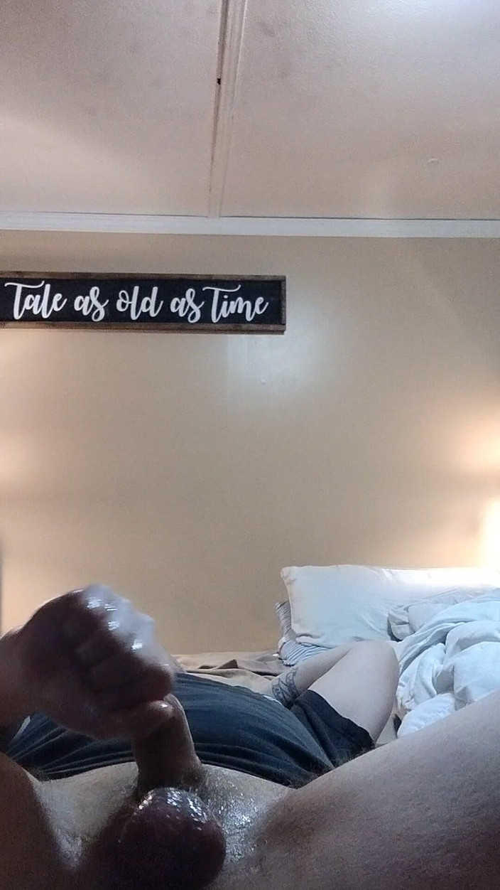 Mofarmer92: Padrastro cachondo se acaricia