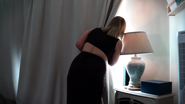 JessieHH: 娇小继妹继兄混蛋 4k