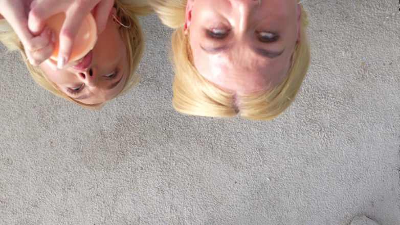 Texas and blondes: Vera Jarv dan Greta Foss Girl Sesi Dipenuhi