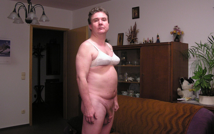 Andi Geil: Travestitul Andreas se masturbează de două ori