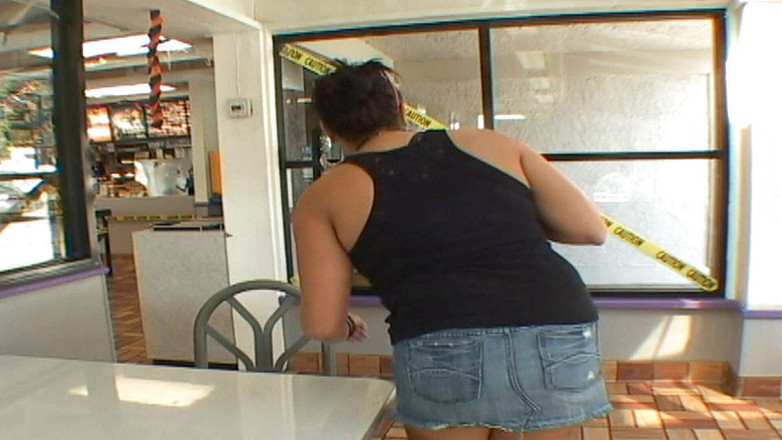 Cryptostudios: 吸烟丰满的黑发女郎骑乘大黑屌