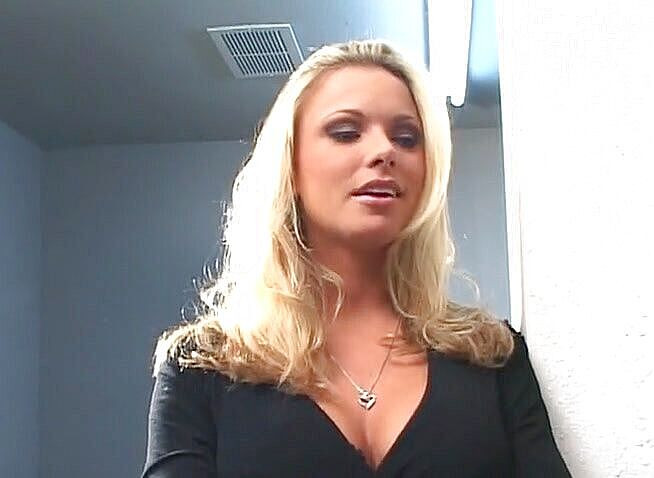 Analiscius: 操金发女神的所有洞