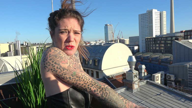 SnakeDave studio: Spontaneous Blowjob Over the Rooftops of Berlin