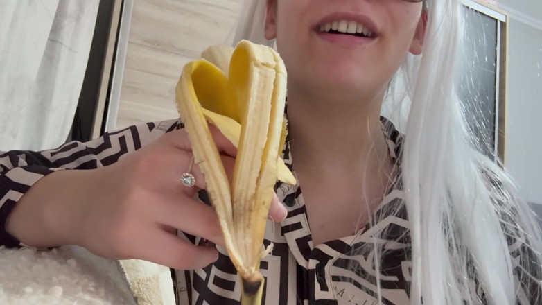 AmayaMori: 작은 의붓아빠를 따먹는 거대한 이복 여동생