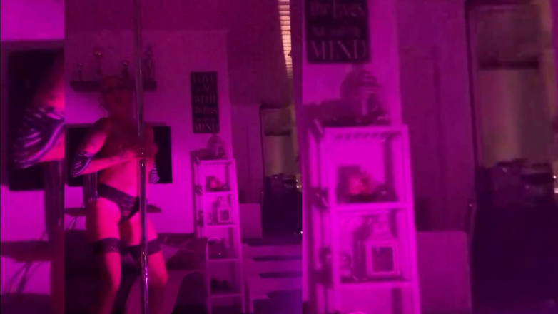 BaDayDream BambiAmbita: BambiAmbita is stripping with pole