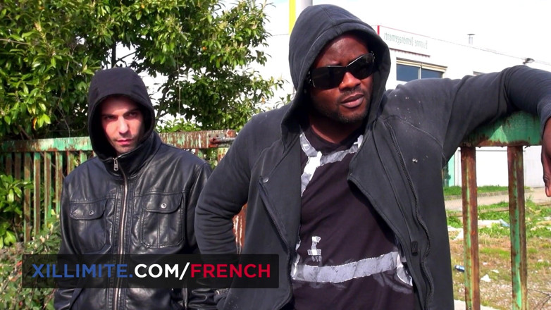 French girls at work: La cameriera metro francese viene scopata da 2 ragazzi in un...