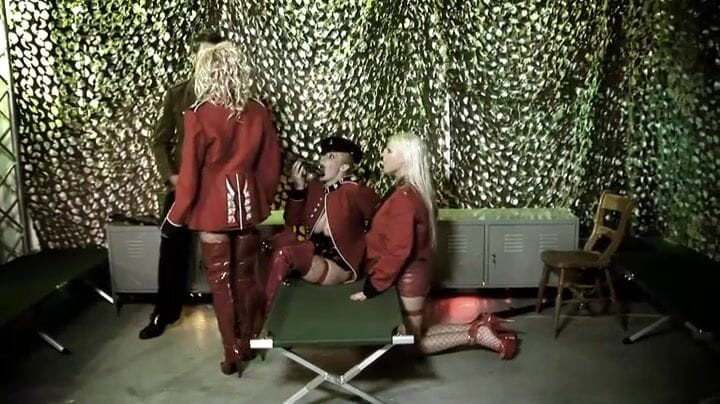 Cryptostudios: Perfekt fitta blond milf med stora tuttar slickar och dildoing...