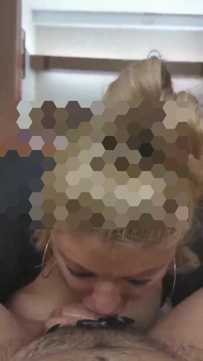 VioletOffer97: Ik hou van kokhalzen op zijn penis