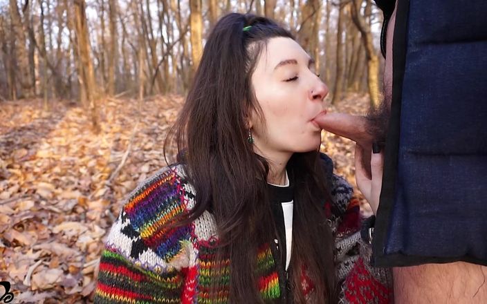 ElivaLove: 毛むくじゃらのコックに森の中のハードフェラチオ(飲み込み付き)