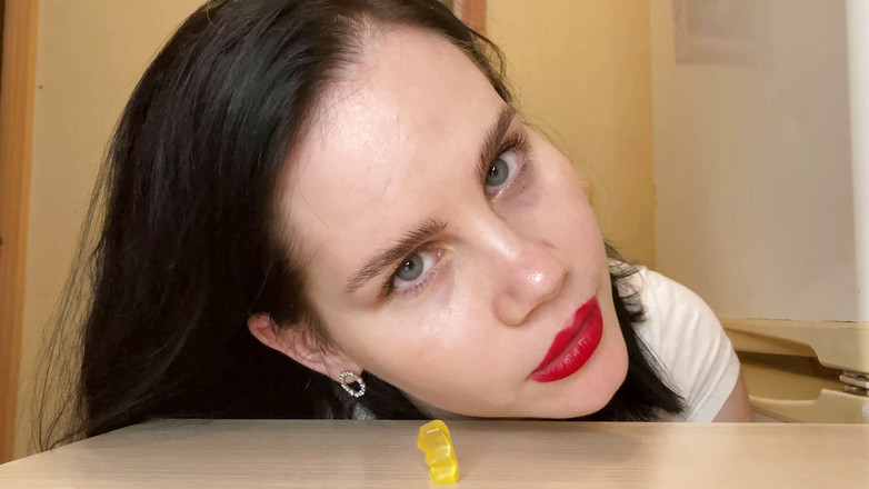 Anna Sky: Gigante come ursos gomosos e um brinquedo. 4K