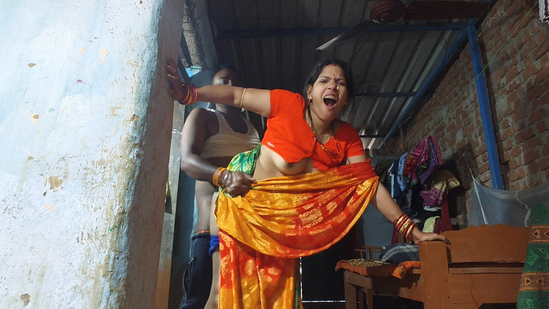 Sona bhabhi: भारतीय देसी सेक्सी भाभी की उसके पति द्वारा जोरदार चुदाई