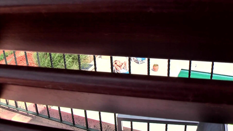 German Porn: Bionda a Bordo Piscina Doppia Penetrazione Ecstasy