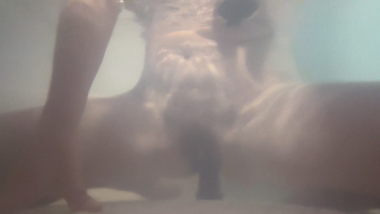 Auroraw: Cumming in the Bathtub