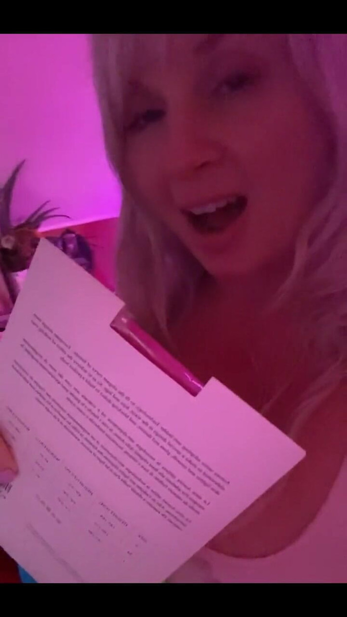 PaintedRose: Soupeři Dvojčata Natáčení v zákulisí Nastavit scénu 1 Je to právě...